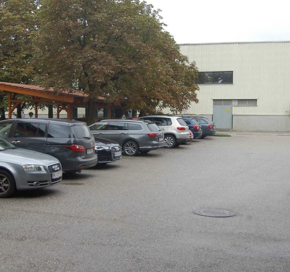 Gasthof Huber Βελς Εξωτερικό φωτογραφία
